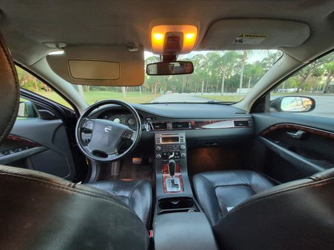 Used 2008 Volvo V70 FWD image 10