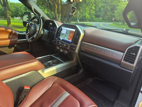 Used 2022 Ford F450 Platinum w/ FX4 Off-Road Package image 8