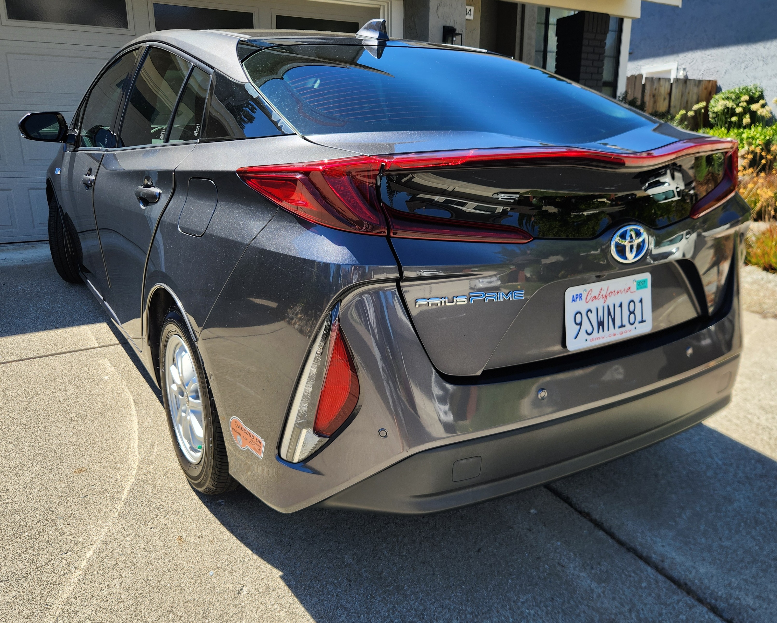 Used 2019 Toyota Prius Prime Advanced FWD image 8