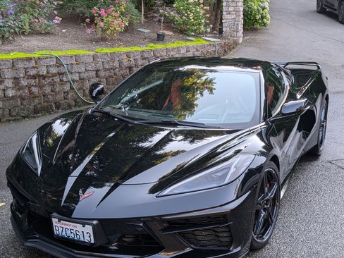 Used 2021 Chevrolet Corvette Stingray Premium Cpe w/ Z51 Performance Package image 2