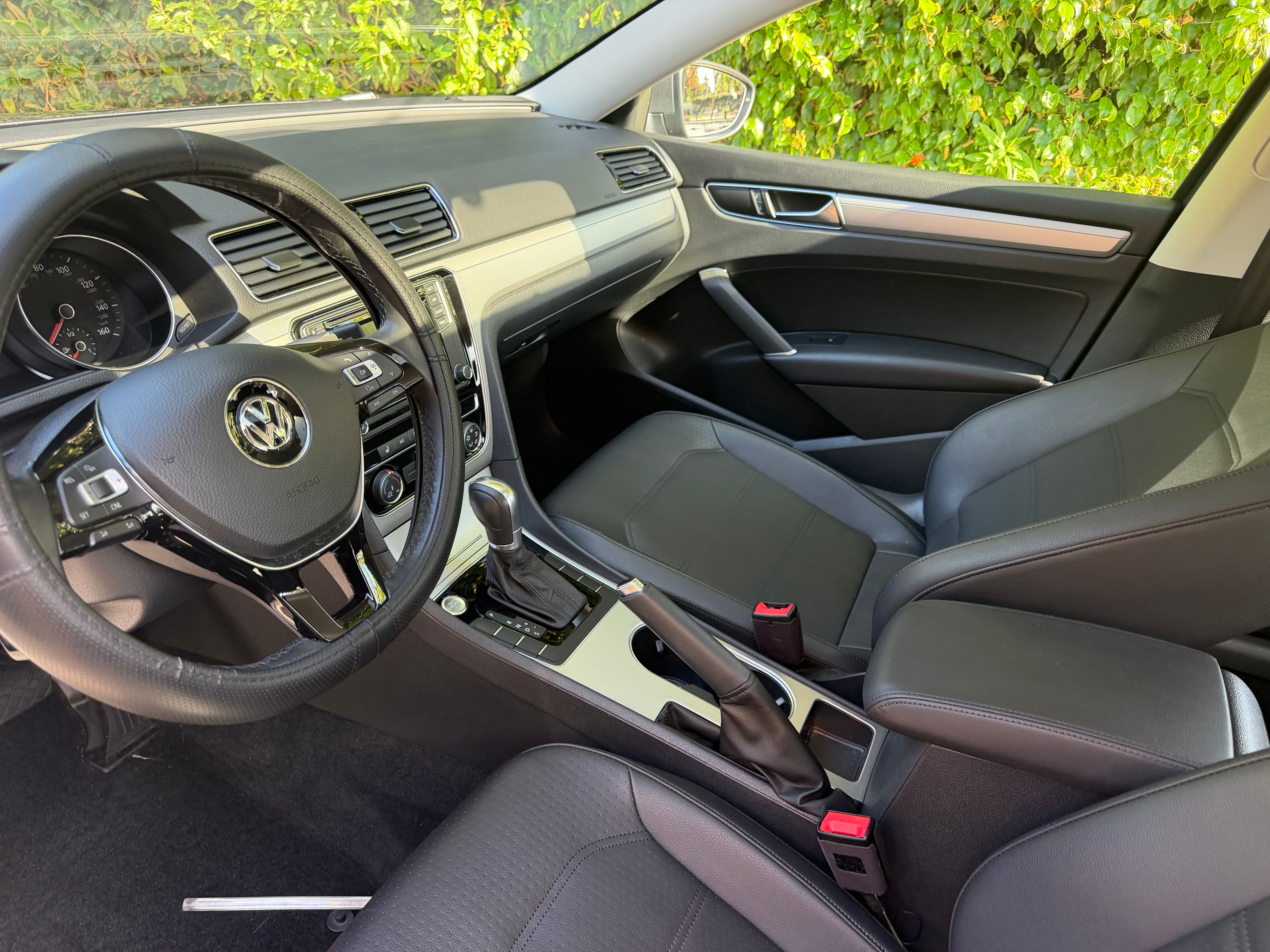Used 2019 Volkswagen Passat 2.0T Wolfsburg FWD image 2