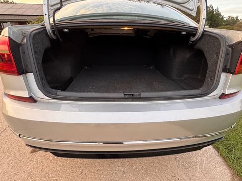 Used 2017 Volkswagen Passat 1.8T R-Line image 4