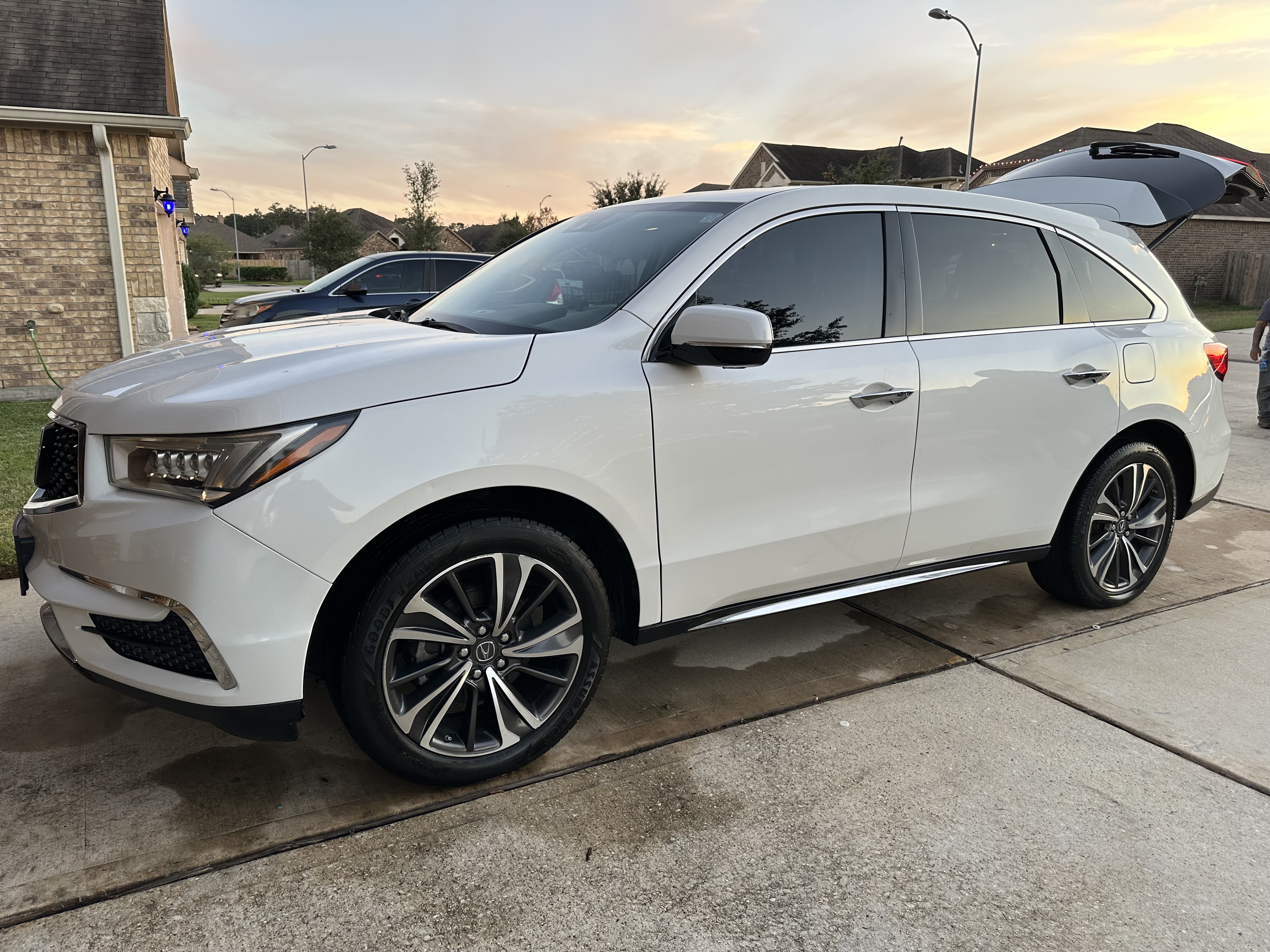Used 2020 Acura MDX w/ Technology Package FWD image 4
