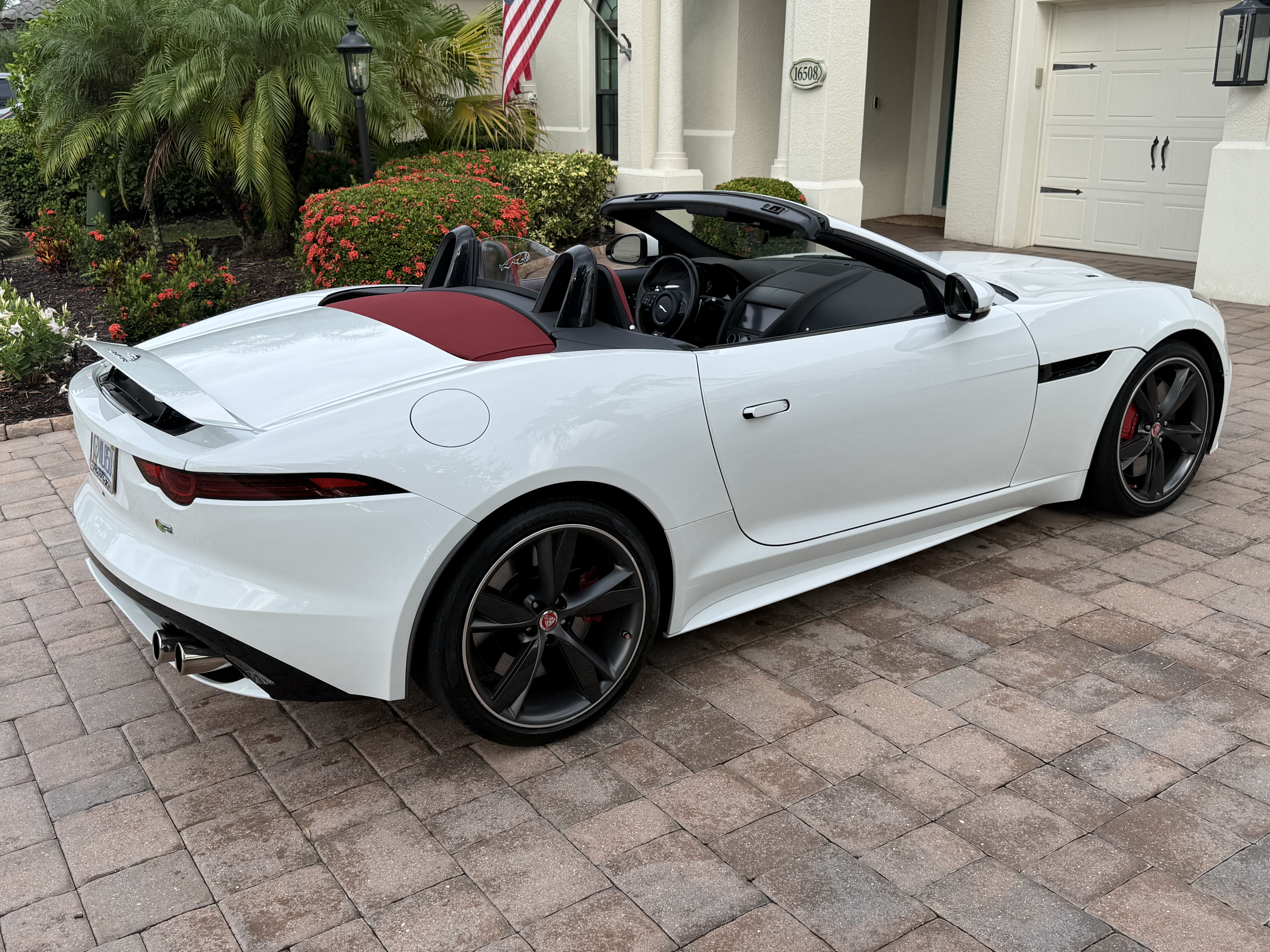 Used 2019 Jaguar F-TYPE R AWD/4WD image 11