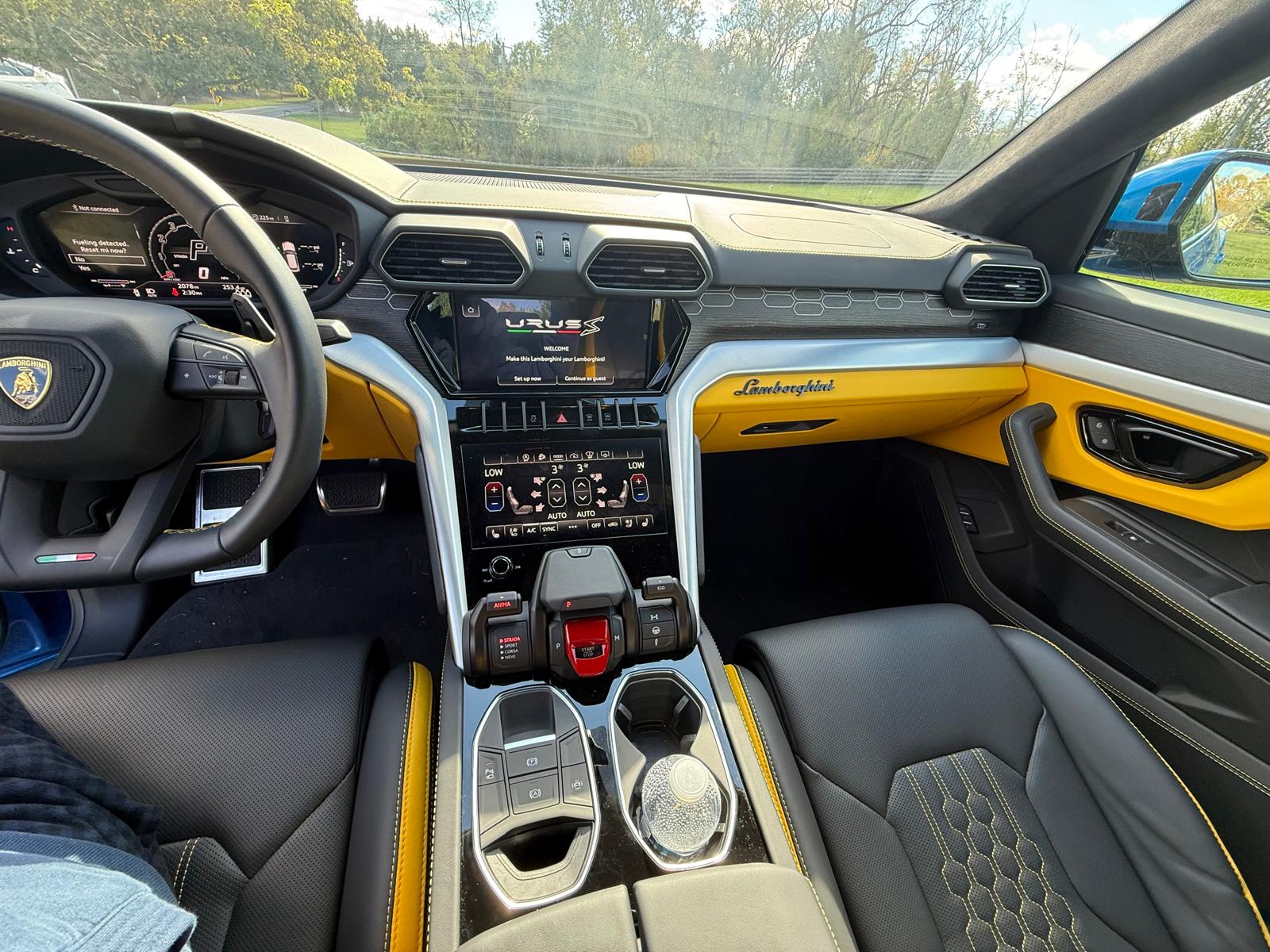 Used 2024 Lamborghini Urus S AWD/4WD image 9