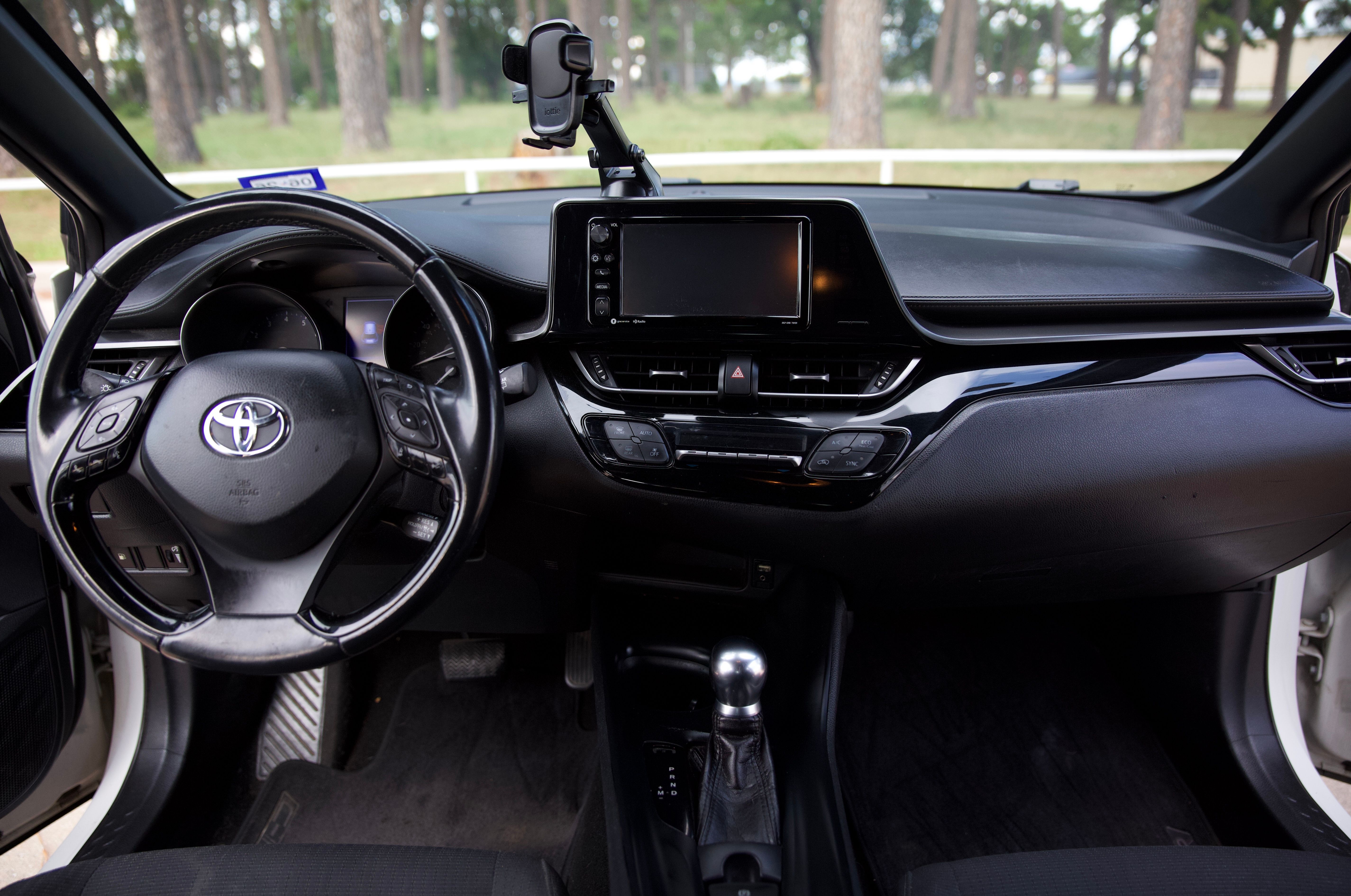 Used 2018 Toyota C-HR XLE FWD image 21