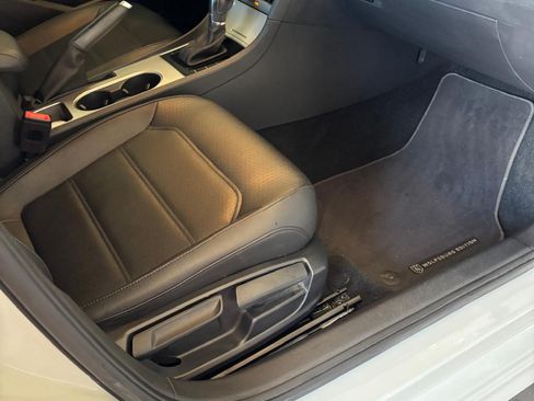 Used 2019 Volkswagen Passat 2.0T Wolfsburg w/ Wheels & Sunroof Package FWD image 16