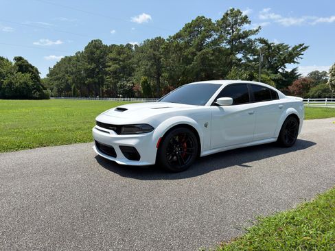 Used 2022 Dodge Charger SRT Hellcat w/ Harman/Kardon Audio Group RWD image 9