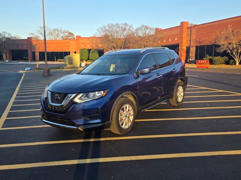 Used 2020 Nissan Rogue SV image 4