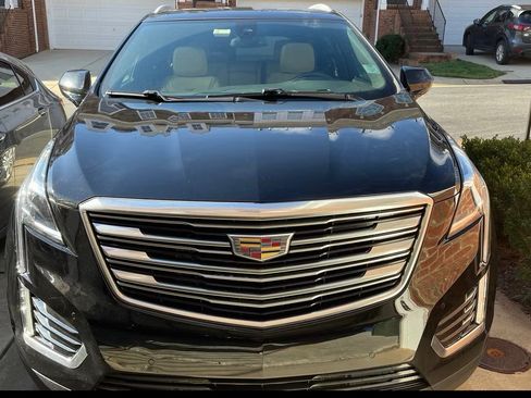 Used 2017 Cadillac XT5 Premium Luxury image 2