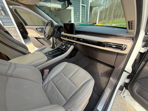 Used 2023 Lincoln Aviator Reserve w/ Elements Package Plus AWD/4WD image 10