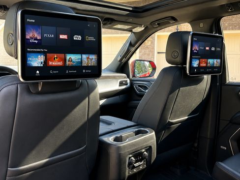 Used 2021 Chevrolet Tahoe Z71 w/ Rear Media and Nav Package AWD/4WD image 5