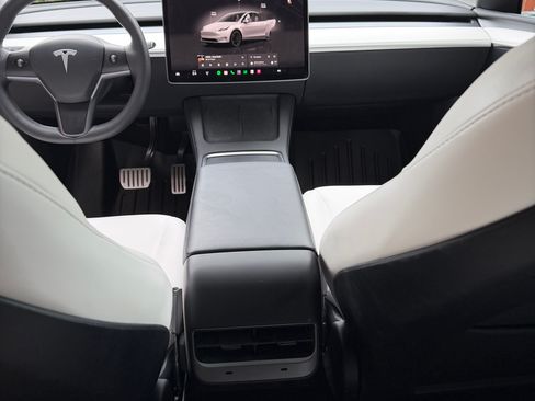 Used 2023 Tesla Model Y Performance AWD/4WD image 22