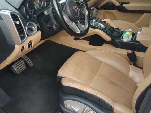 Used 2016 Porsche Cayenne S image 6