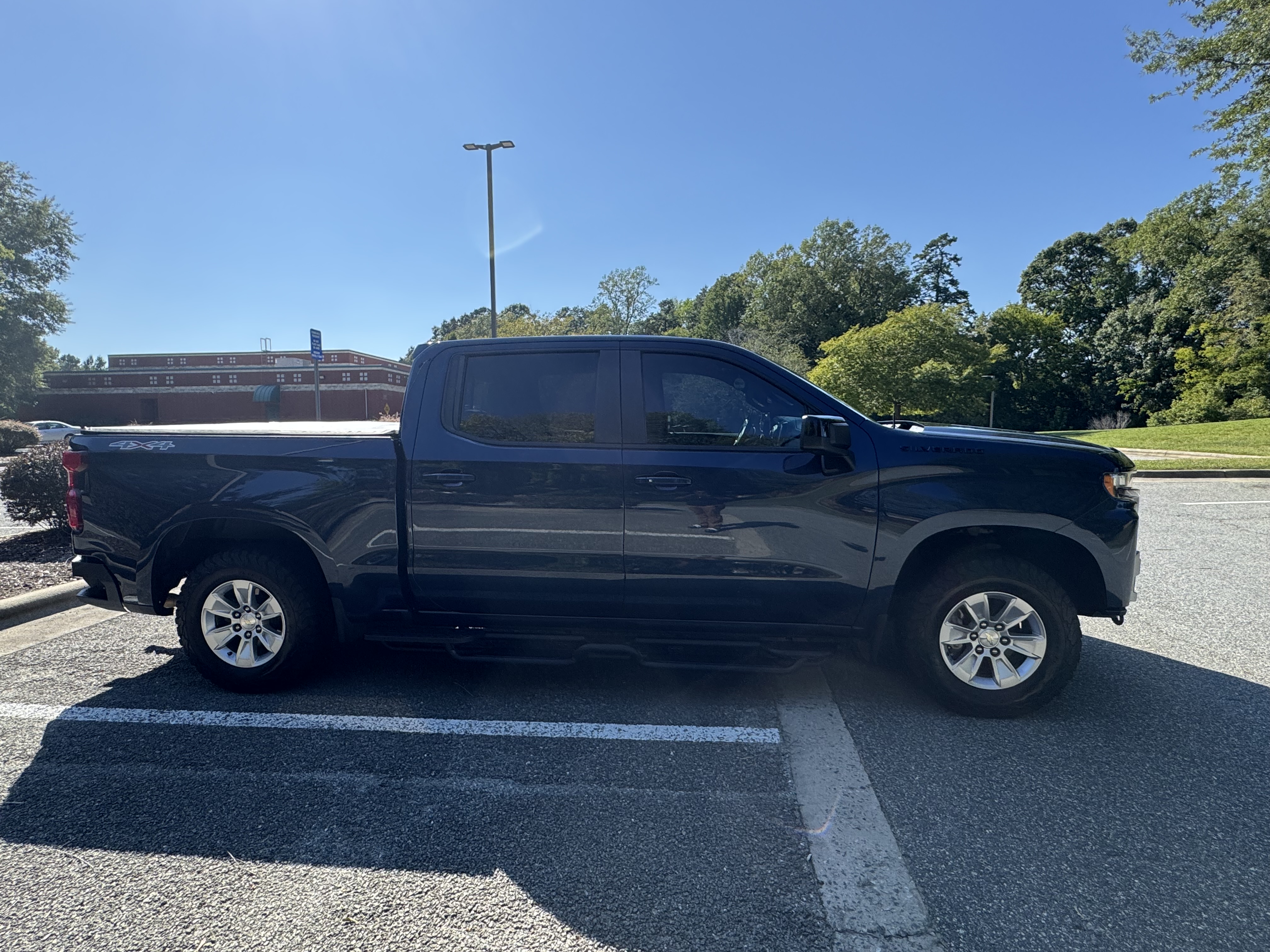 Used 2020 Chevrolet Silverado 1500 LT w/ All-Star Edition AWD/4WD image 6