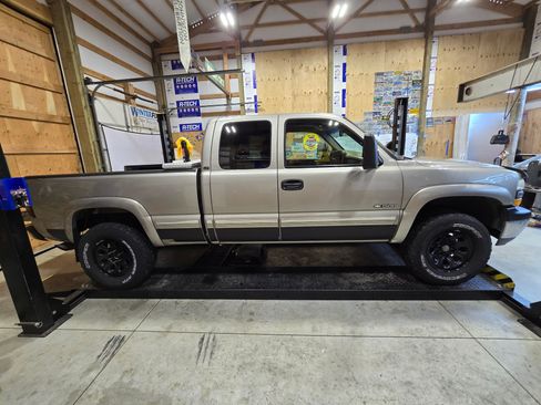 Used 1999 Chevrolet Silverado 1500 LT w/ Off-Road Chassis Pkg image 10