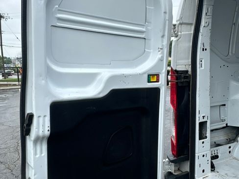Used 2022 Ford Transit 250 Low Roof AWD image 11