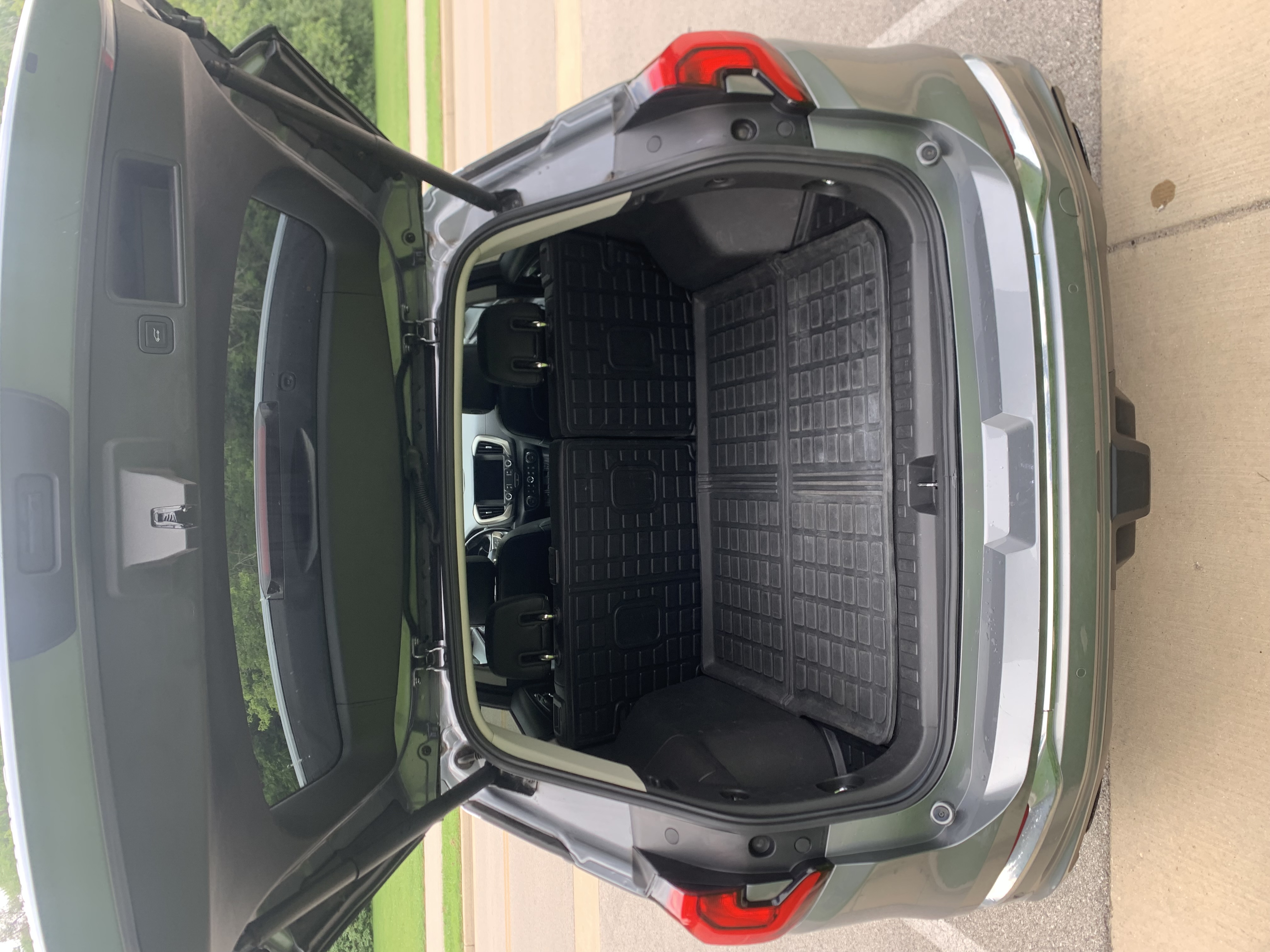 Used 2019 GMC Terrain Denali w/ GMC Pro Grade Package AWD/4WD image 22