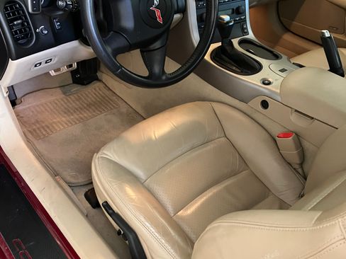 Used 2005 Chevrolet Corvette Convertible w/ Preferred Equipment Group RWD image 11