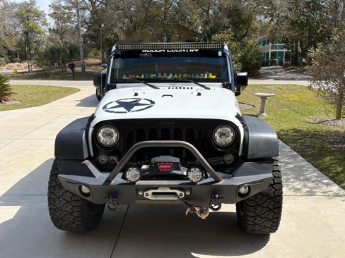 Used 2018 Jeep Wrangler Sport image 6