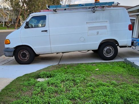 Used 1998 Dodge B3500 image 2