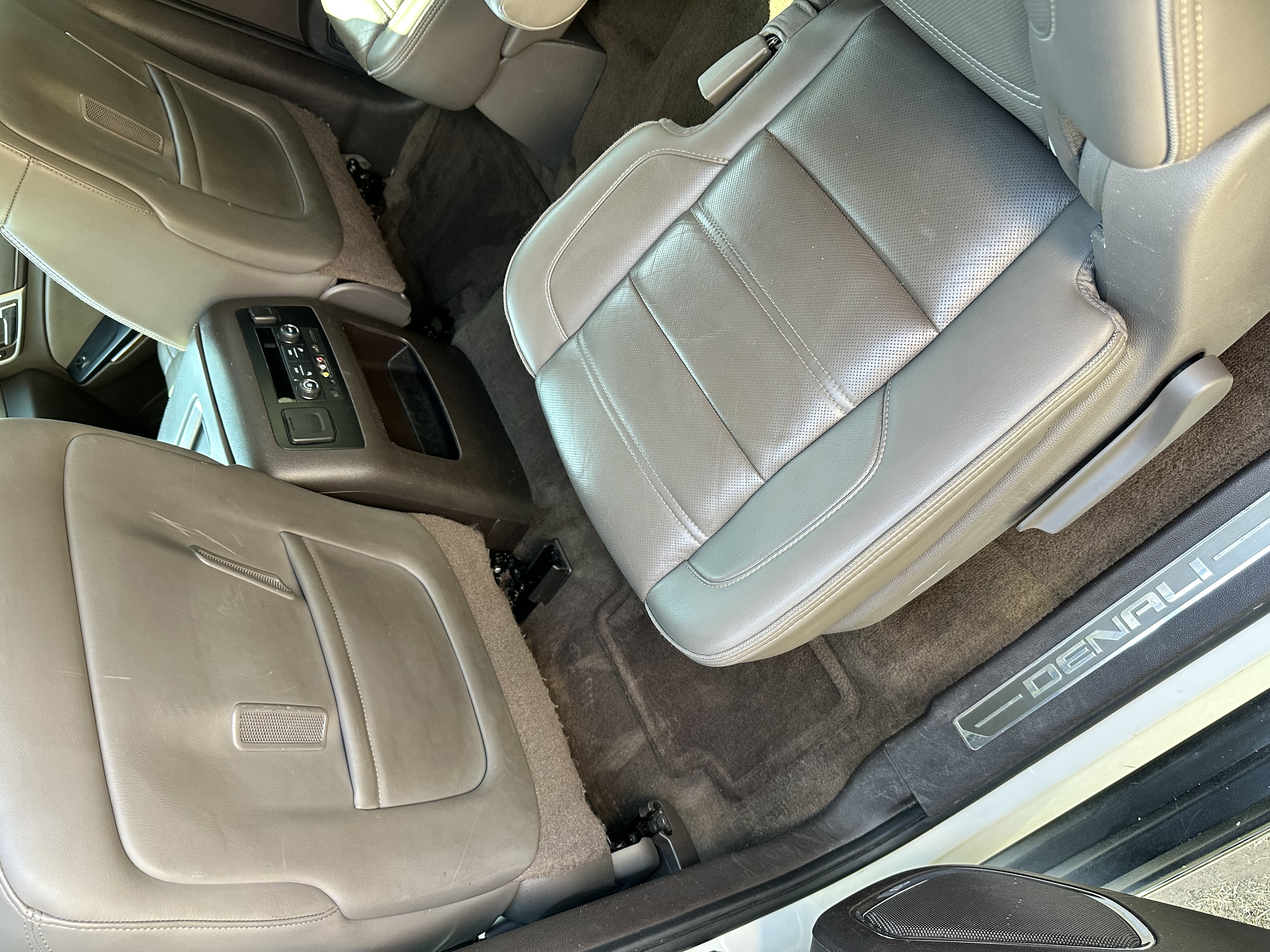 Used 2015 GMC Yukon XL Denali w/ Touring Package AWD/4WD image 6