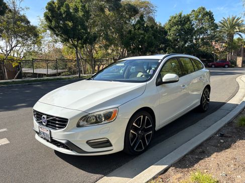Used 2018 Volvo V60 T5 Dynamic w/ Vision Package image 1