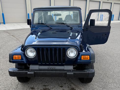 Used 2002 Jeep Wrangler X image 2