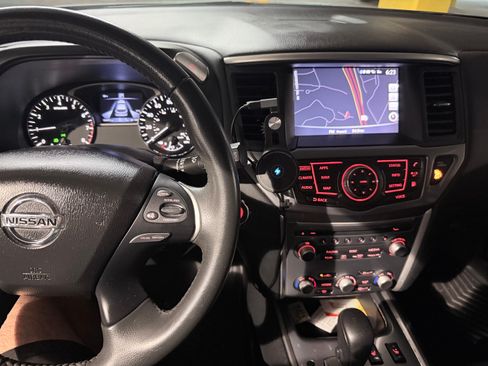 Used 2018 Nissan Pathfinder SL FWD image 22