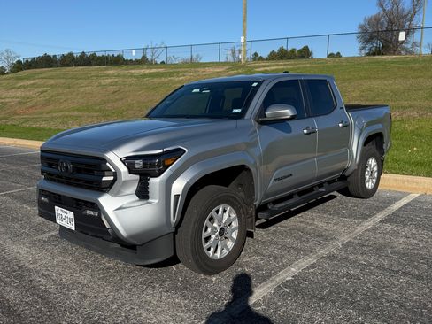 Used 2024 Toyota Tacoma SR5 image 2