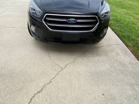 Used 2019 Ford Escape SE image 1