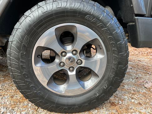 Used 2017 Jeep Wrangler Unlimited Sahara w/ Max Tow Package image 13