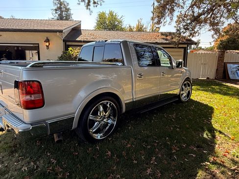 Used 2006 Lincoln Mark LT 4x4 image 14