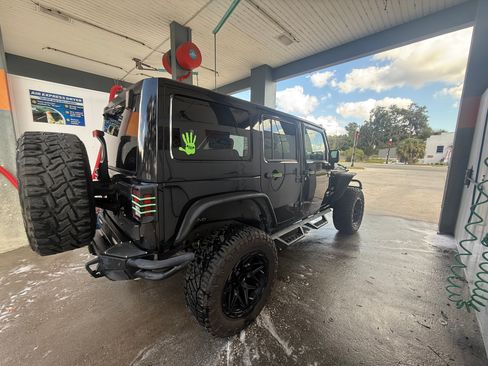 Used 2017 Jeep Wrangler Unlimited Sahara w/ Connectivity Group image 5