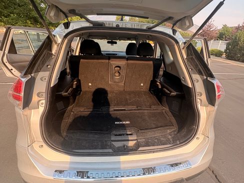 Used 2016 Nissan Rogue S AWD/4WD image 16