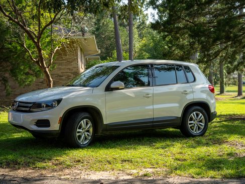 Used 2013 Volkswagen Tiguan S FWD image 9