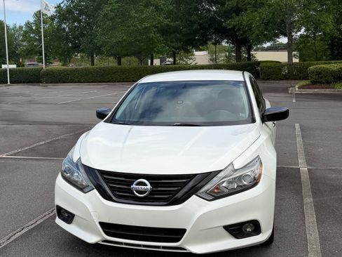 Used 2018 Nissan Altima 2.5 SR w/ SR Midnight Edition FWD image 4
