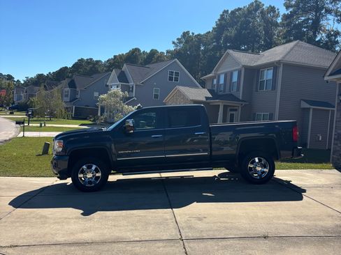 Used 2017 GMC Sierra 3500 Denali w/ Duramax Plus Package image 5
