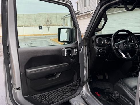 Used 2020 Jeep Gladiator Overland image 13