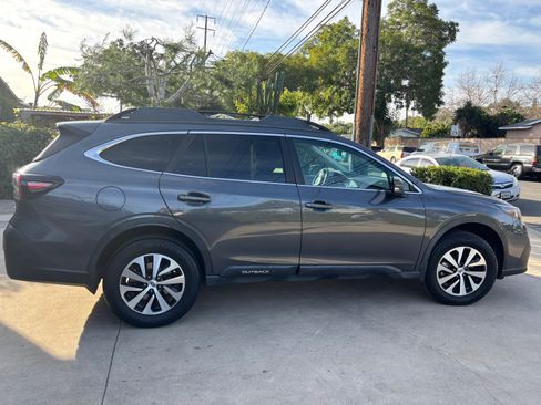 Used 2020 Subaru Outback Premium image 4