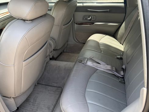 Used 1996 Lincoln Town Car Executive RWD image 16