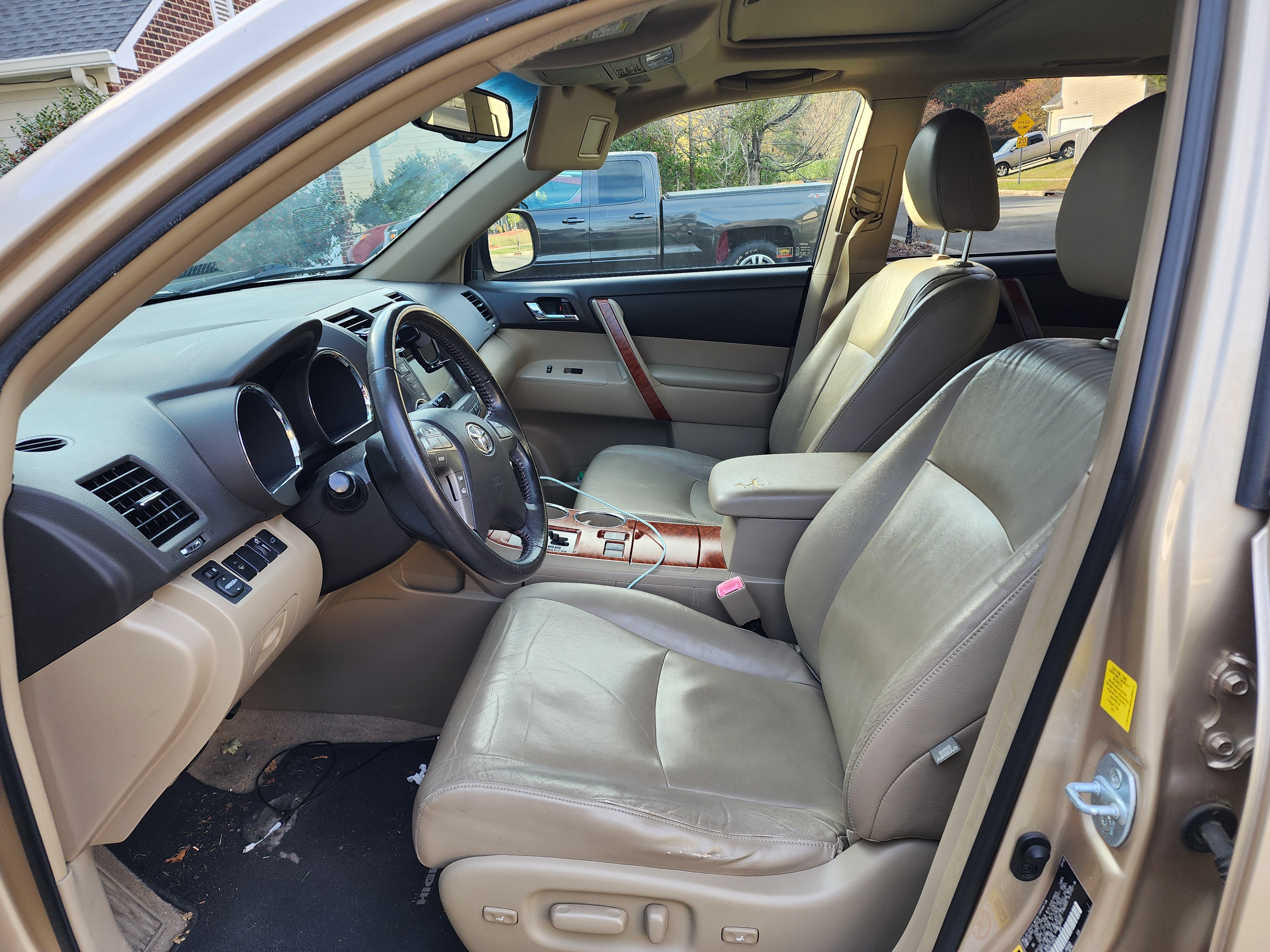 Used 2010 Toyota Highlander Limited FWD image 2