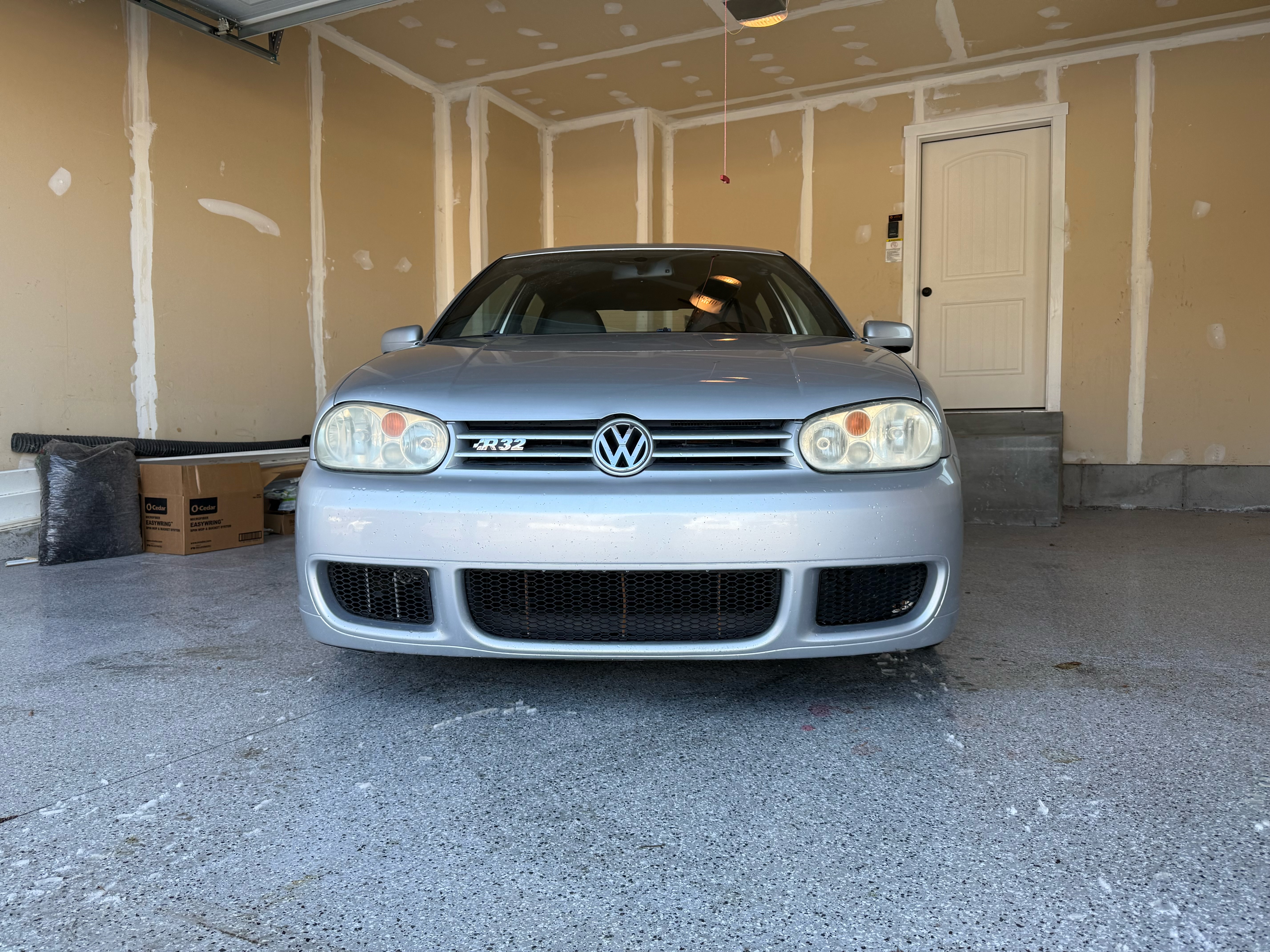 Used 2004 Volkswagen R32 AWD/4WD image 1