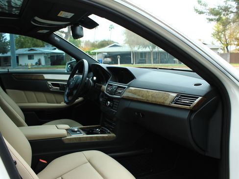 Used 2011 Mercedes-Benz E 350 4MATIC Wagon image 16