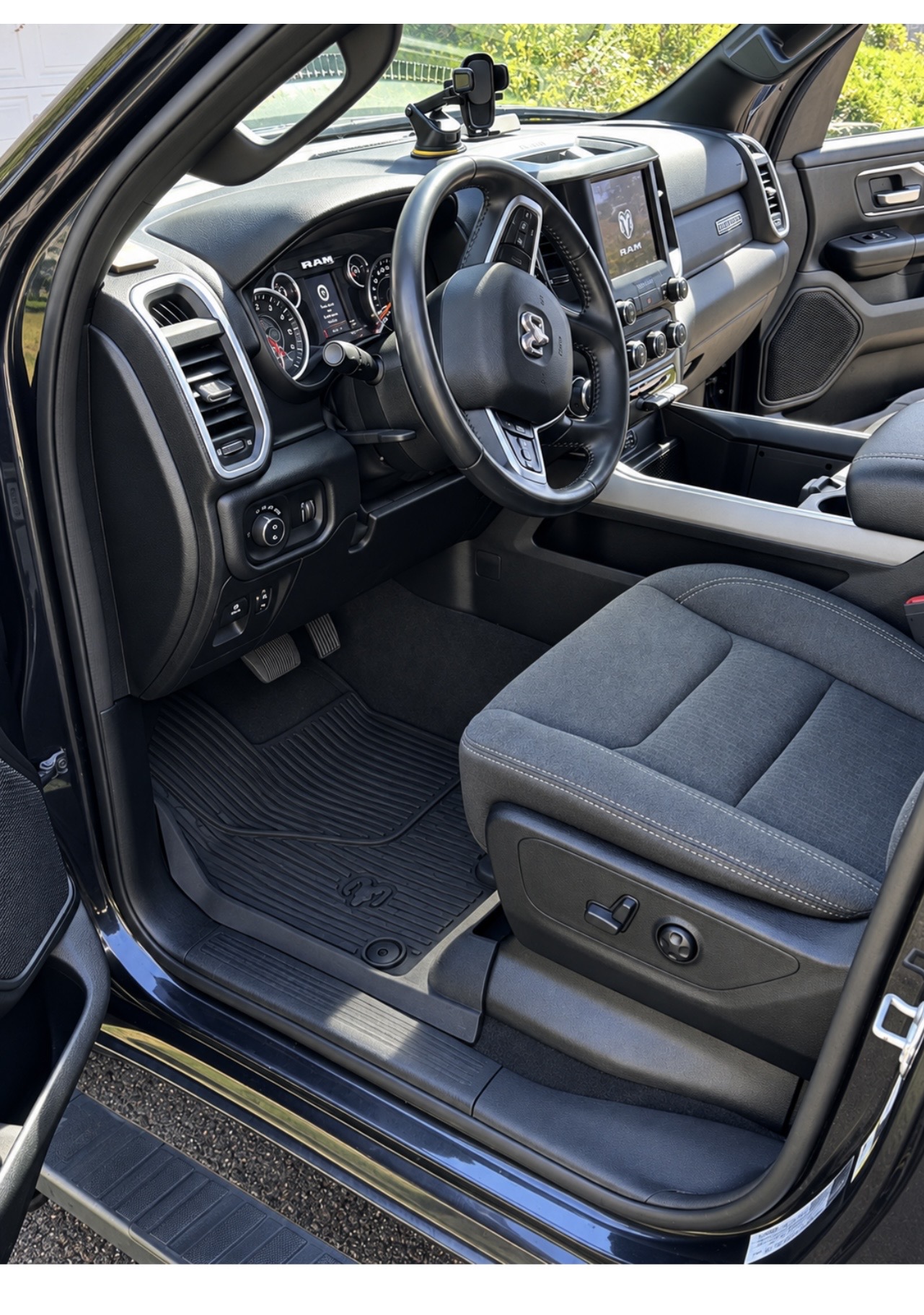 Used 2020 RAM 1500 Big Horn AWD/4WD image 4