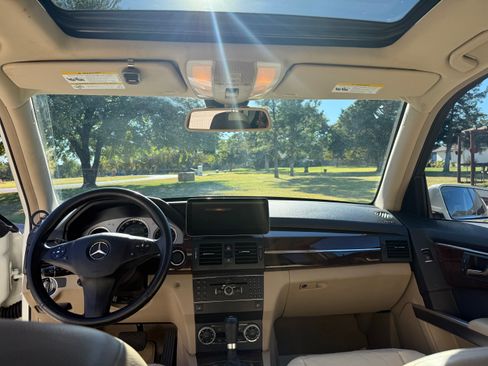 Used 2011 Mercedes-Benz GLK 350 4MATIC image 5