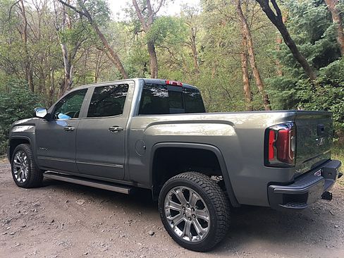 Used 2018 GMC Sierra 1500 Denali w/ Denali Ultimate Package AWD/4WD image 10
