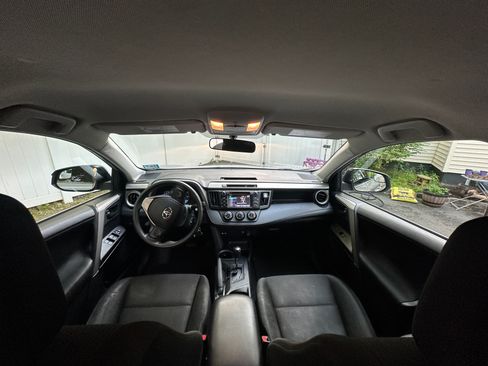 Used 2016 Toyota RAV4 LE AWD/4WD image 9