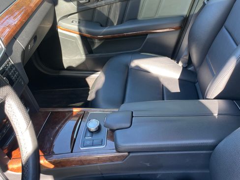 Used 2013 Mercedes-Benz E 350 4MATIC Sedan image 5