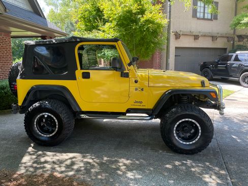 Used 2005 Jeep Wrangler X image 2